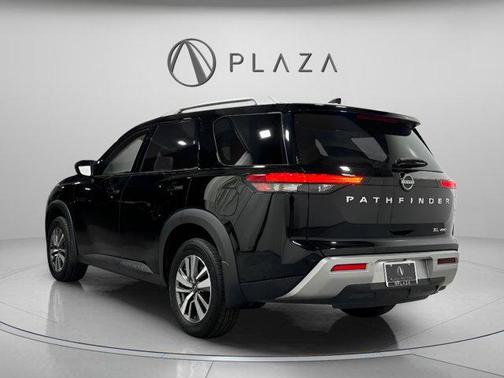 2022 Nissan Pathfinder SL 4WD