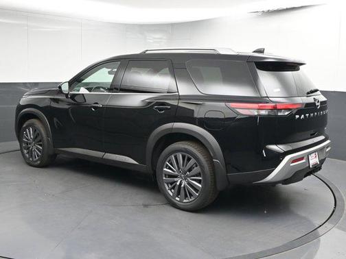 2025 Nissan Pathfinder SL FWD