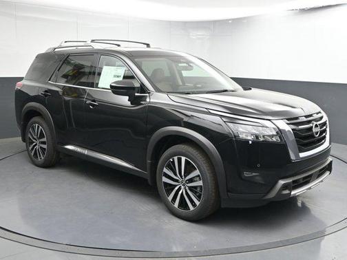 2025 Nissan Pathfinder Platinum FWD