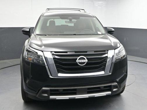 2025 Nissan Pathfinder Platinum FWD