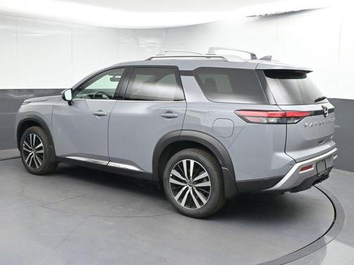 2025 Nissan Pathfinder Platinum FWD