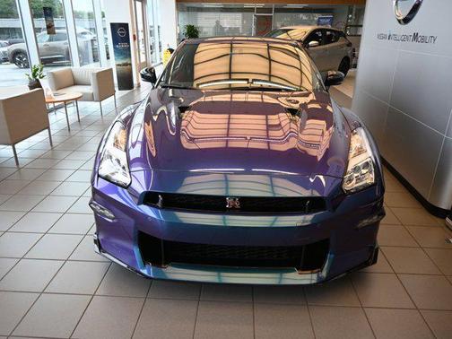 2024 Nissan GT-R Premium Dual-clutch 6-Speed Transmission