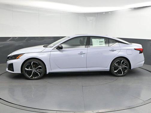 2025 Nissan Altima SR FWD
