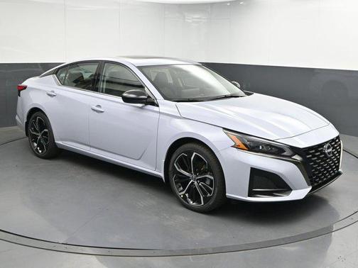 2025 Nissan Altima SR FWD