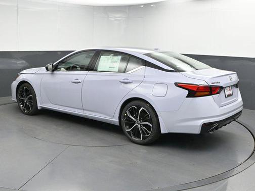 2025 Nissan Altima SR FWD