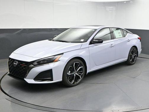 2025 Nissan Altima SR FWD