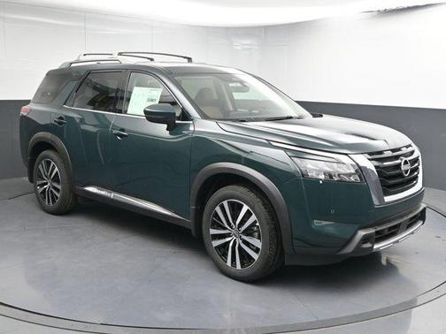 2025 Nissan Pathfinder Platinum FWD