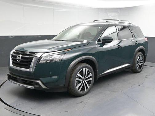 2025 Nissan Pathfinder Platinum FWD