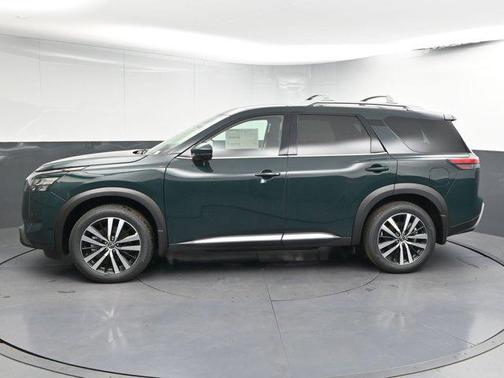 2025 Nissan Pathfinder Platinum FWD