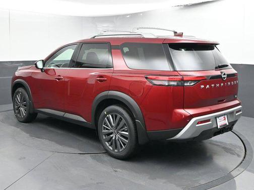 2025 Nissan Pathfinder SL FWD
