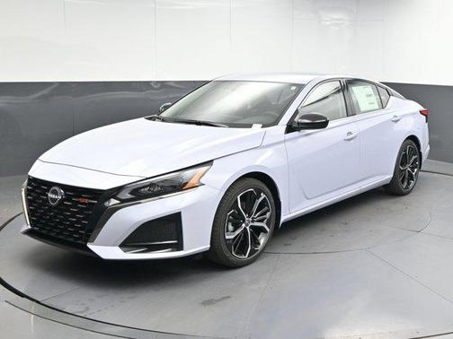 2025 Nissan Altima SR FWD