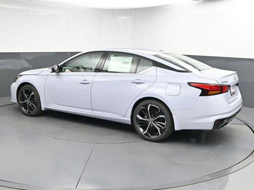 2025 Nissan Altima SR FWD