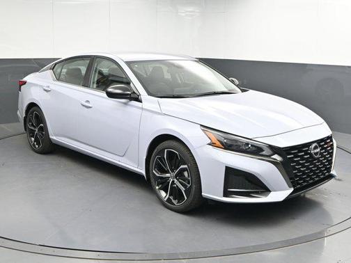 2025 Nissan Altima SR FWD