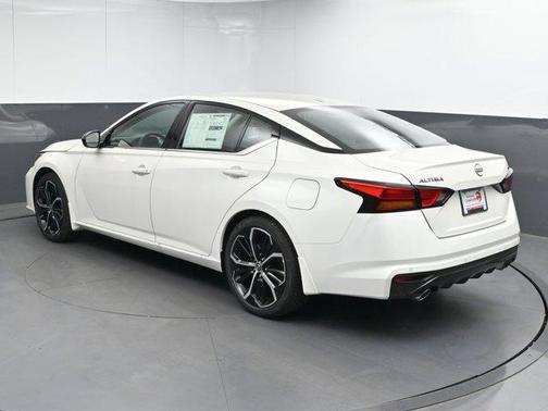 2025 Nissan Altima SR FWD