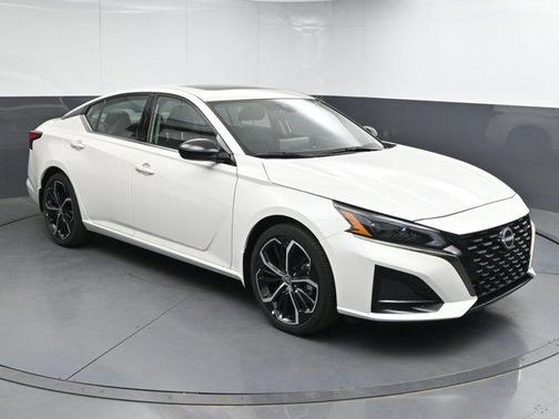 2025 Nissan Altima SR FWD