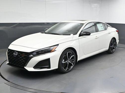 2025 Nissan Altima SR FWD