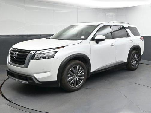 2025 Nissan Pathfinder SL FWD