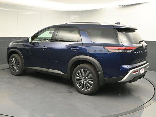 2025 Nissan Pathfinder SL FWD