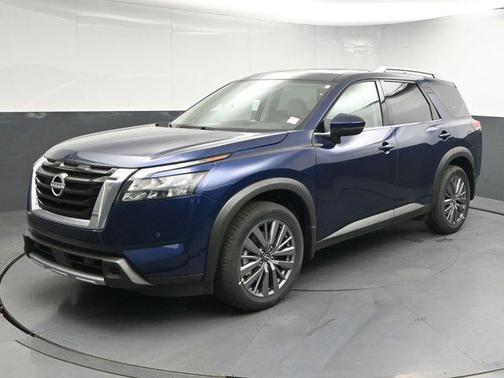 2025 Nissan Pathfinder SL FWD