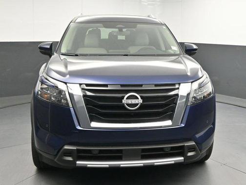 2025 Nissan Pathfinder SL FWD