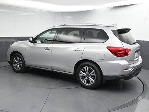 2019 Nissan Pathfinder SL