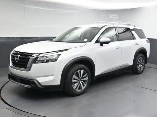 2025 Nissan Pathfinder SL FWD