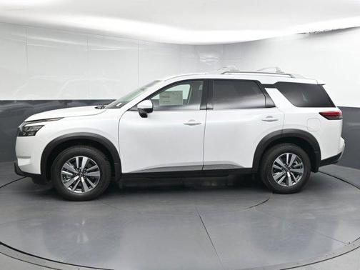 2025 Nissan Pathfinder SL FWD