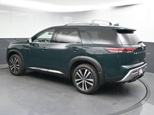 2025 Nissan Pathfinder Platinum FWD