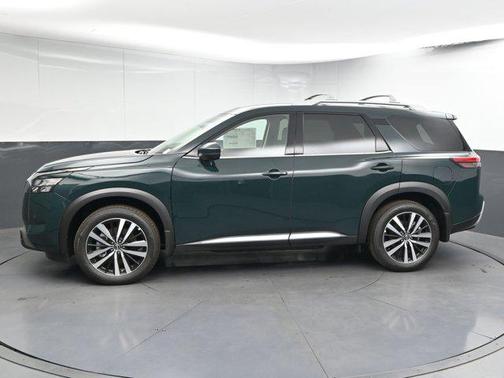 2025 Nissan Pathfinder Platinum FWD