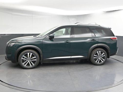 2025 Nissan Pathfinder Platinum FWD
