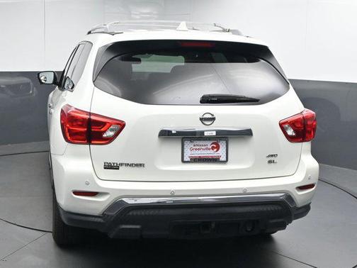 2019 Nissan Pathfinder SL