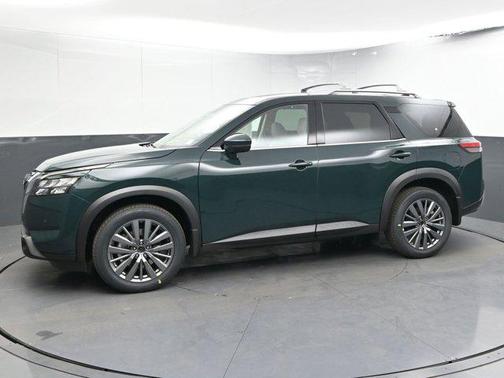 2025 Nissan Pathfinder SL FWD