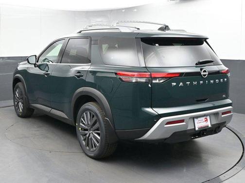 2025 Nissan Pathfinder SL FWD