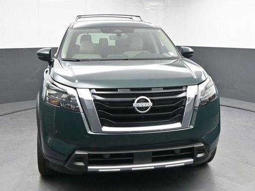 2025 Nissan Pathfinder SL FWD
