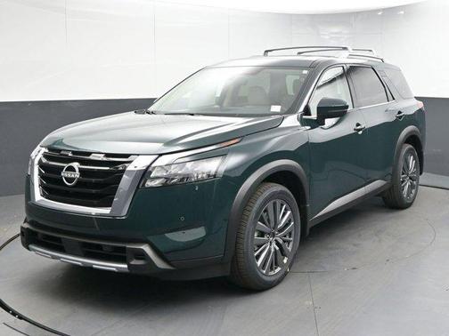 2025 Nissan Pathfinder SL FWD