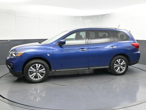 2018 Nissan Pathfinder SV