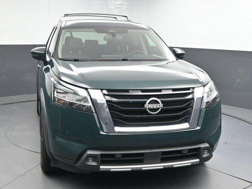 2022 Nissan Pathfinder SL 2WD