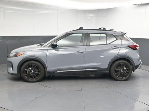 2022 Nissan Kicks SR