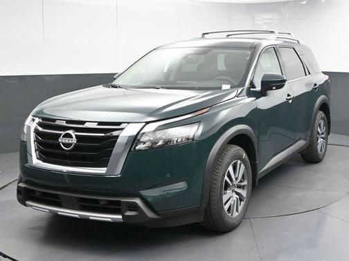 2025 Nissan Pathfinder SL FWD