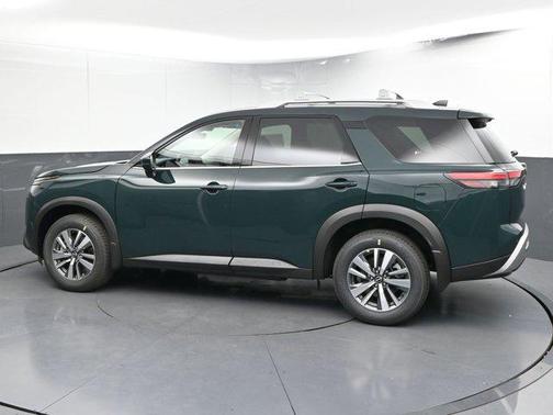 2025 Nissan Pathfinder SL FWD
