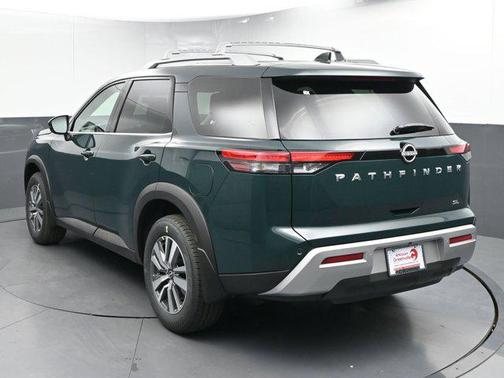 2025 Nissan Pathfinder SL FWD