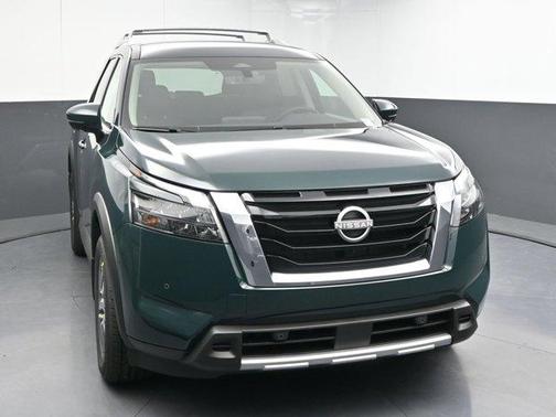 2025 Nissan Pathfinder SL FWD