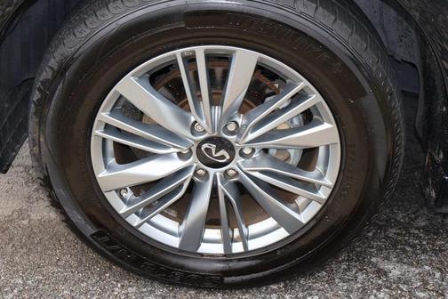 2022 INFINITI QX80 Luxe
