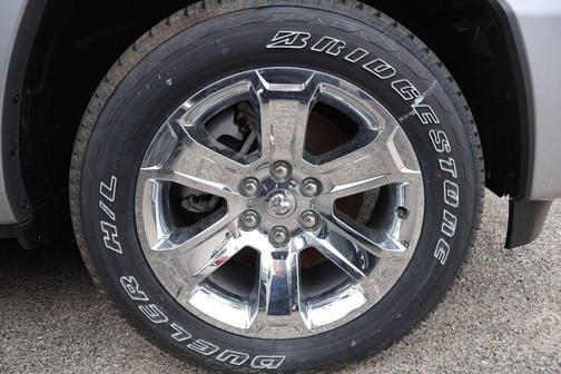 Billet Silver Metallic Clearcoat 2026 RAM 1500 Big Horn/Lone Star