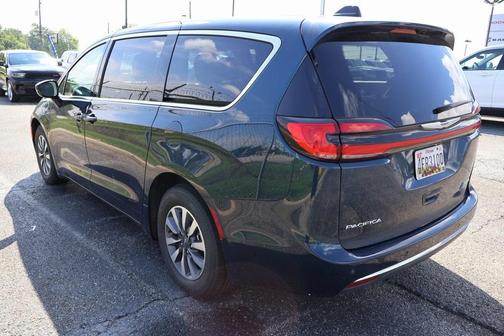 2024 Chrysler Pacifica Hybrid Select