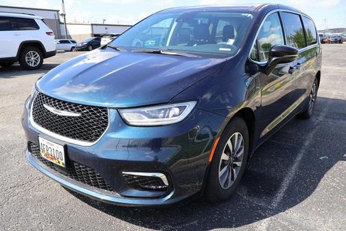 2024 Chrysler Pacifica Hybrid Select