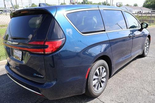 2024 Chrysler Pacifica Hybrid Select