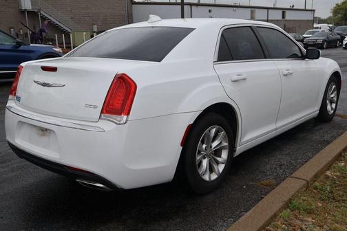2018 Chrysler 300 Touring