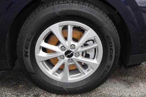 2023 Kia Carnival LX