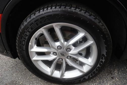 DB Black Crystal Clearcoat 2024 Dodge Durango GT